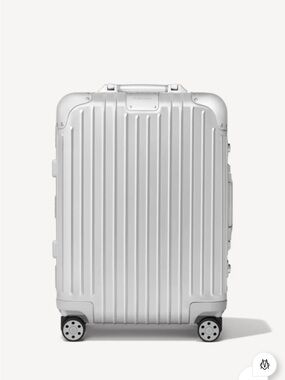 Original Cabin Silver Hard Shell Luggage (Used once)